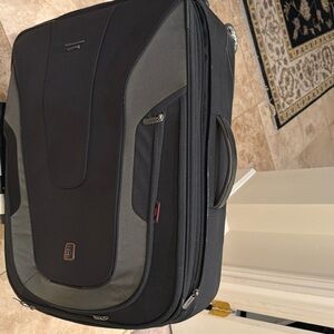 Tumi soft checked bag. Two wheels. Black color Gently used. 28”